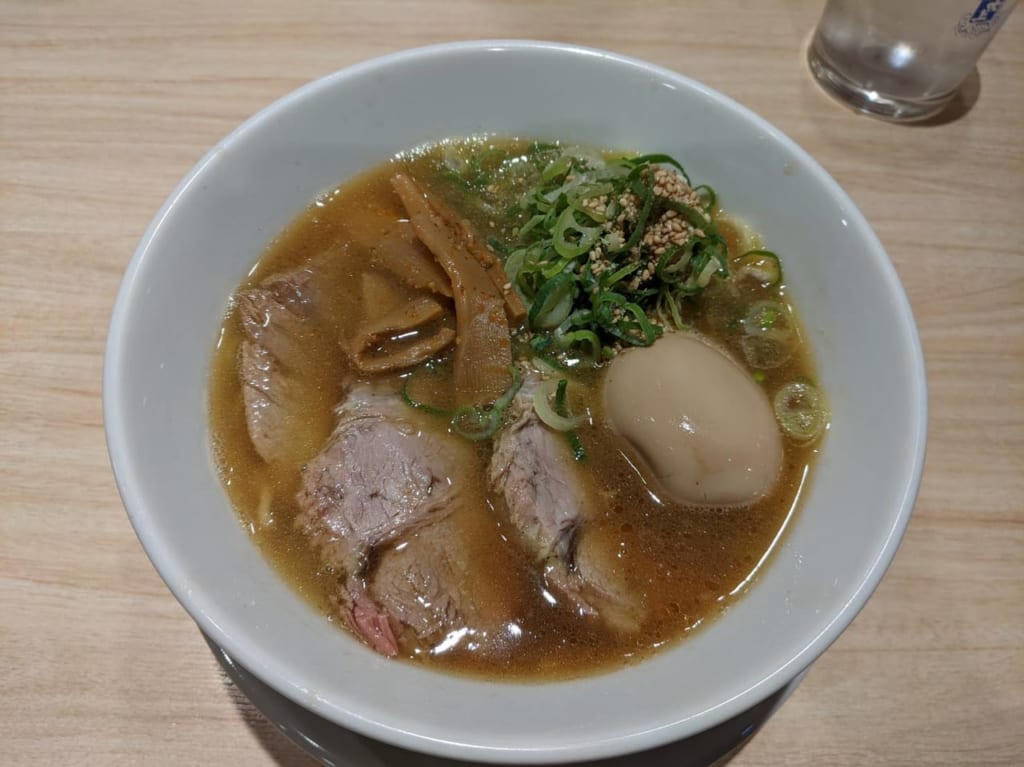 『えいちつー麺』