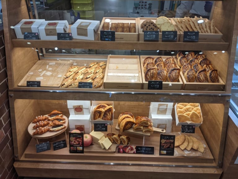 【江戸川区】TBS番組「坂上＆指原のつぶれない店」で話題のあの商品が焼き立てで買えます！『シャトレーゼ』北葛西店、4