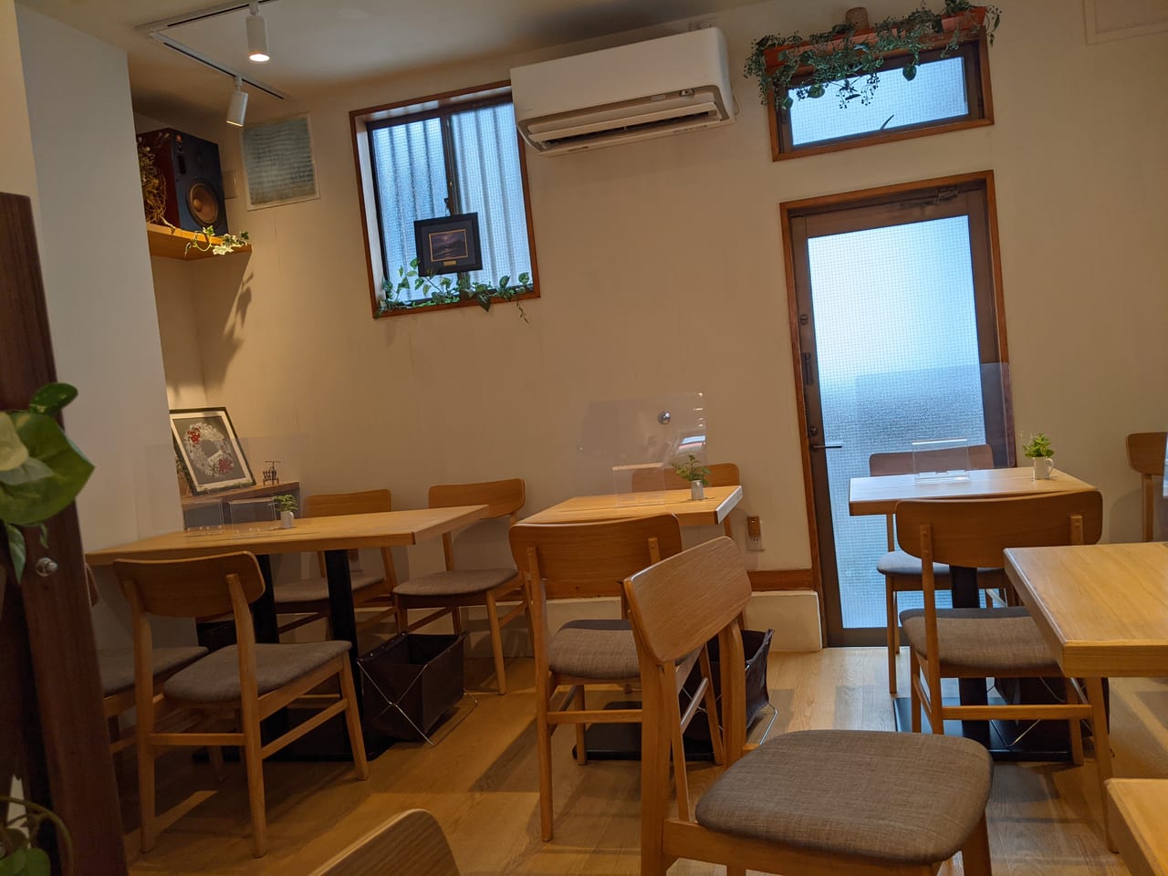 natural cafe『ことり』店内