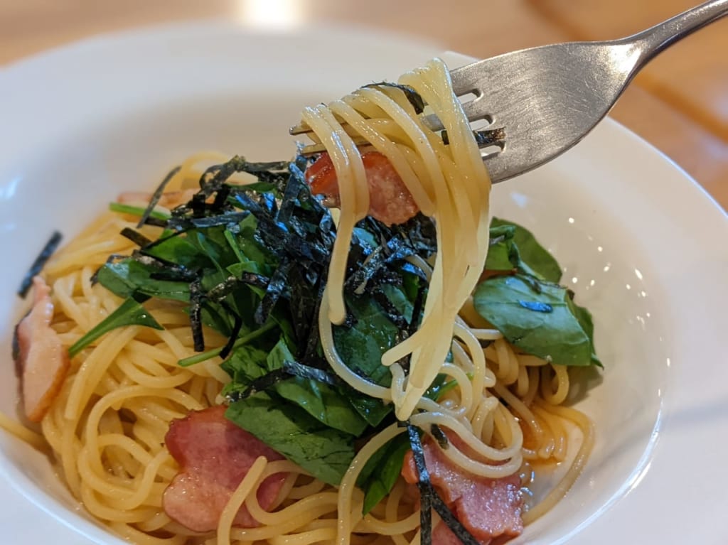 つるしベーコンとほうれん草のパスタ