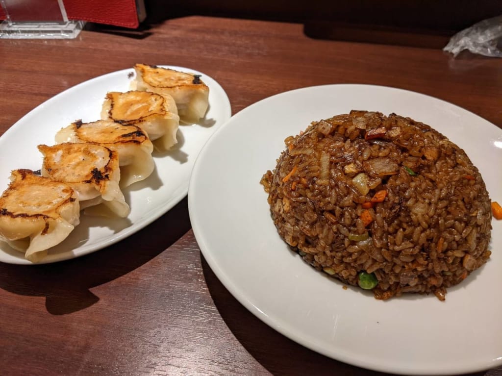 特製炒飯と餃子