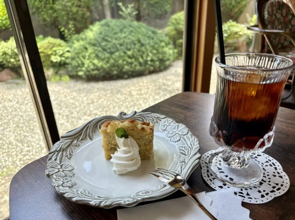 北小岩の本蔵寺にあるカフェコトハナ