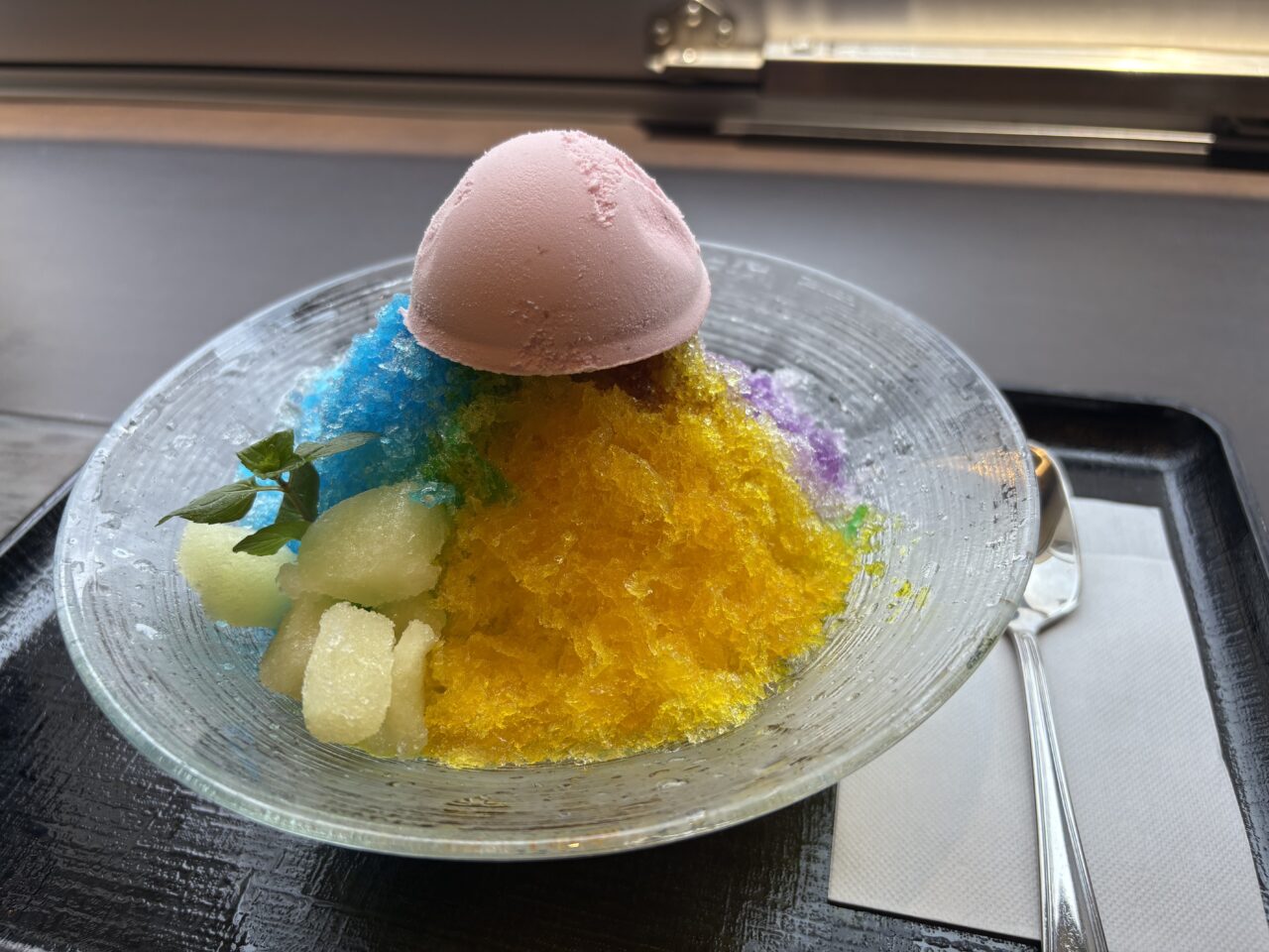篠崎の駅ビルにあるカフェアルティザンのかき氷