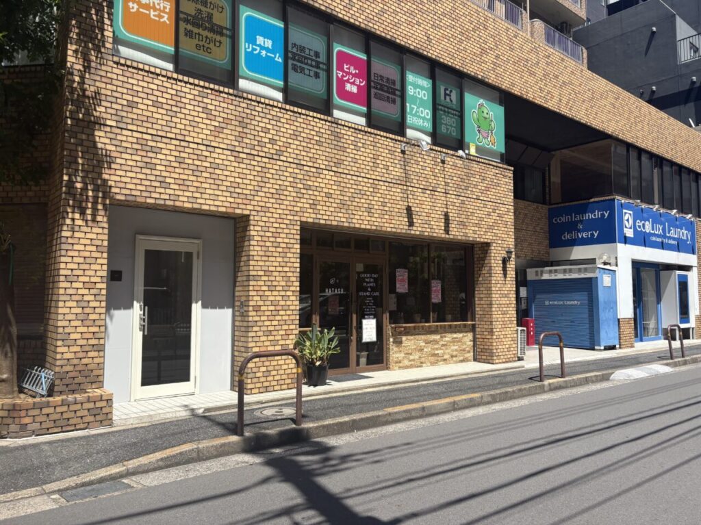 葛西の観葉植物とカフェのお店HATASUが1周年記念セール
