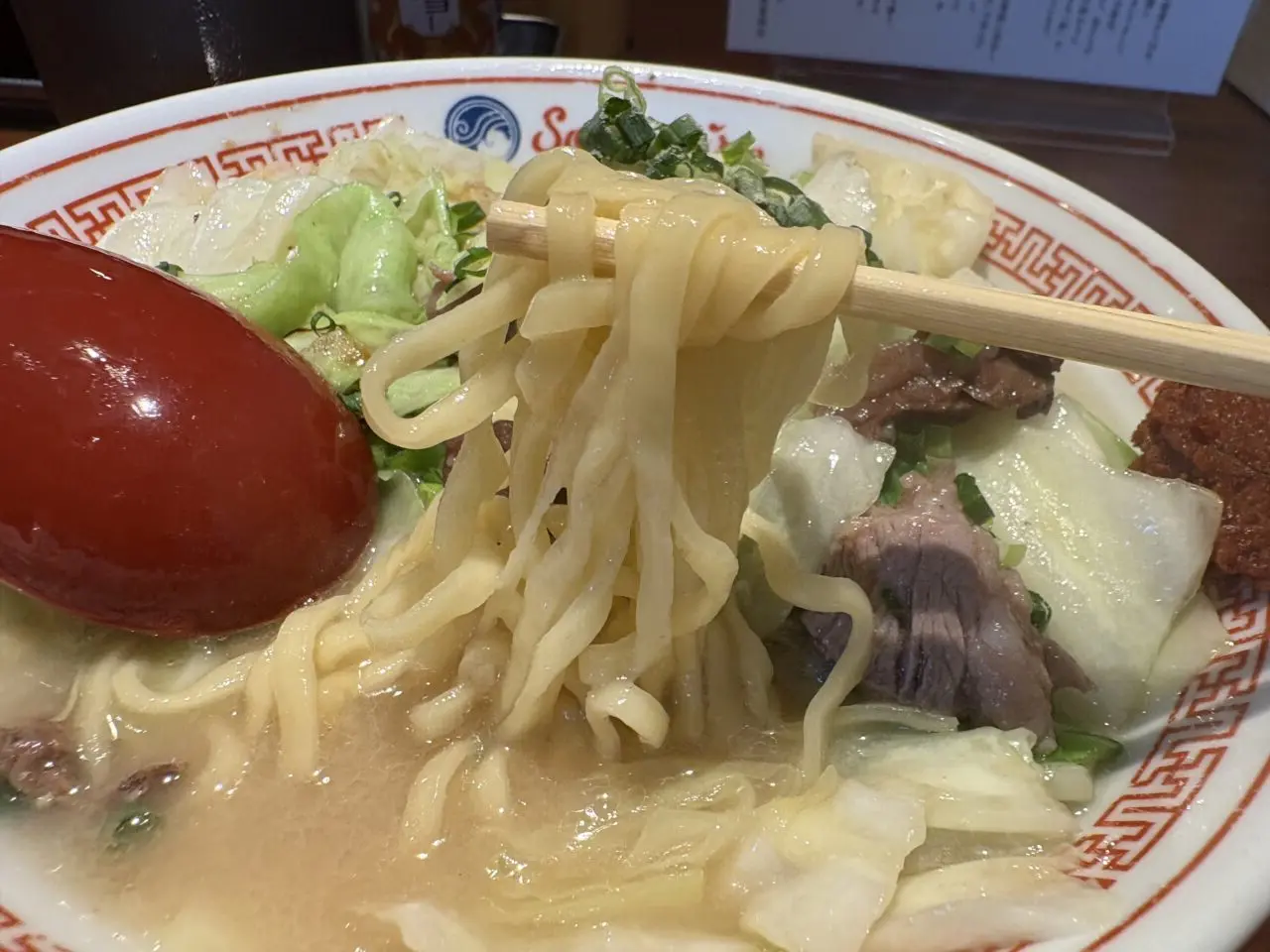 豚骨ラーメンそらのいろ西葛西店の特製スタミナラーメン