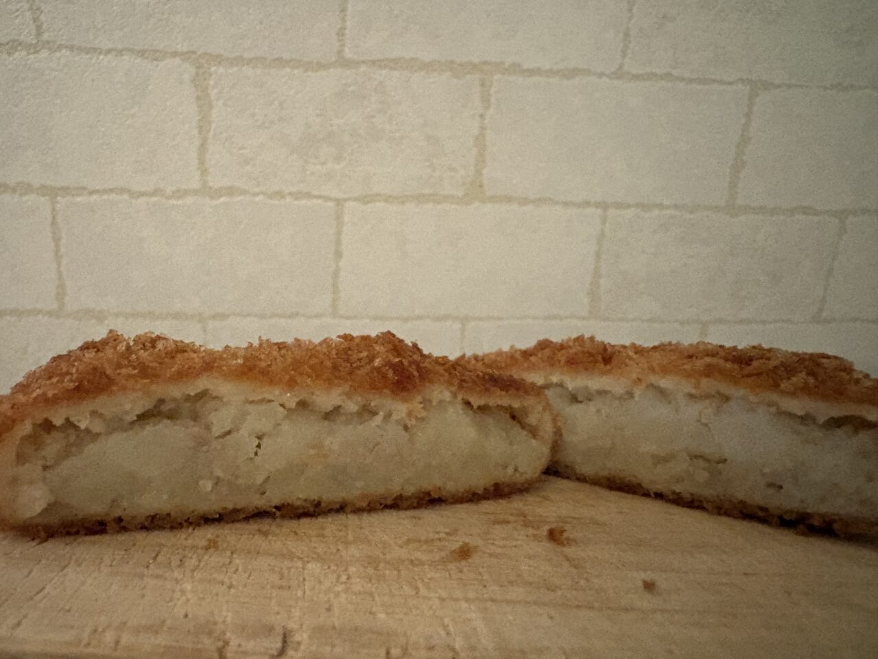 創業90年、肉のやまざきで人気のコロッケ