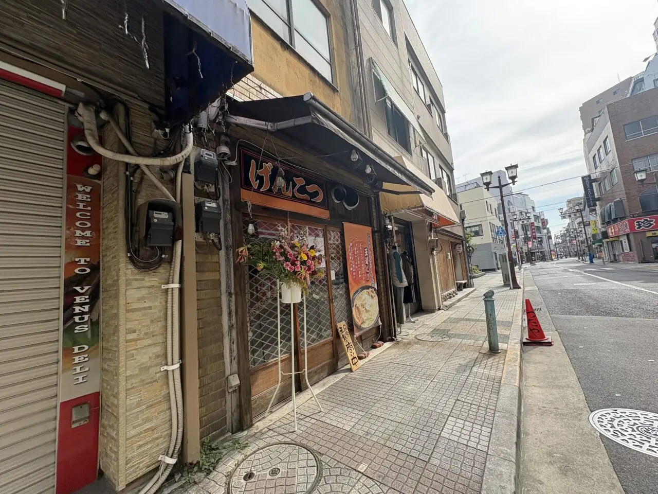 小岩にオープンした背脂系ラーメン店げんこつ