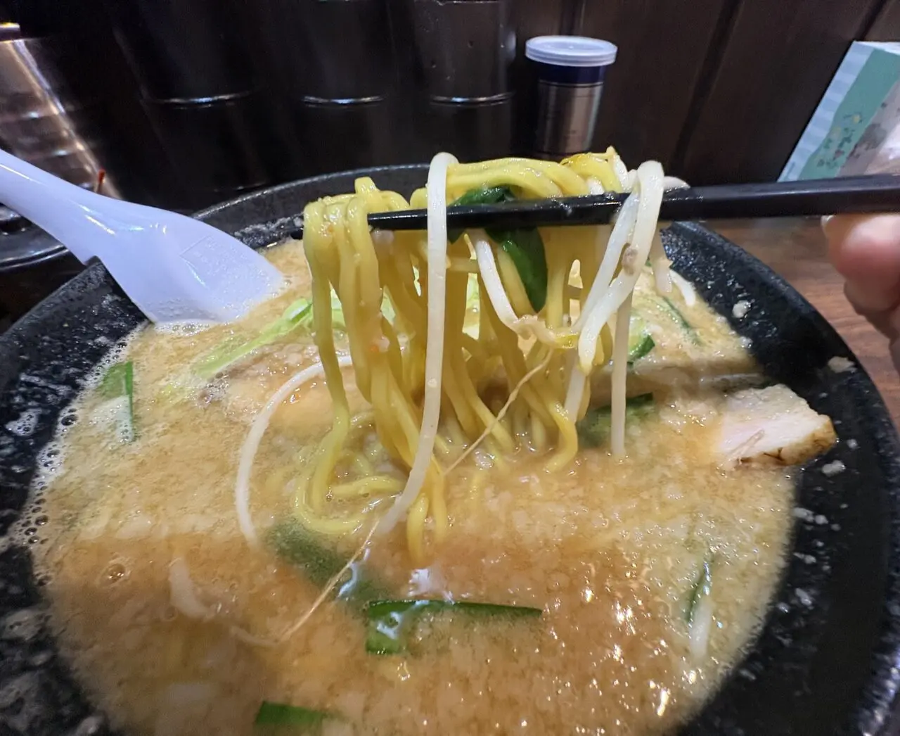 小岩にオープンした背脂系ラーメン店げんこつ