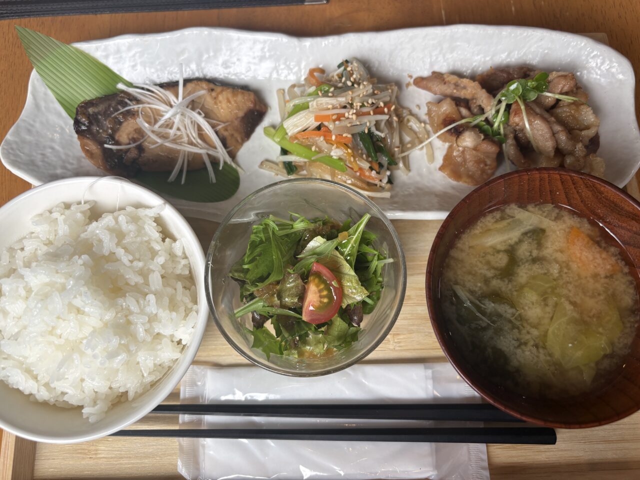 中葛西にオープンしたペンと箸は定食だけでなく、食の学び、収穫体験なども行う