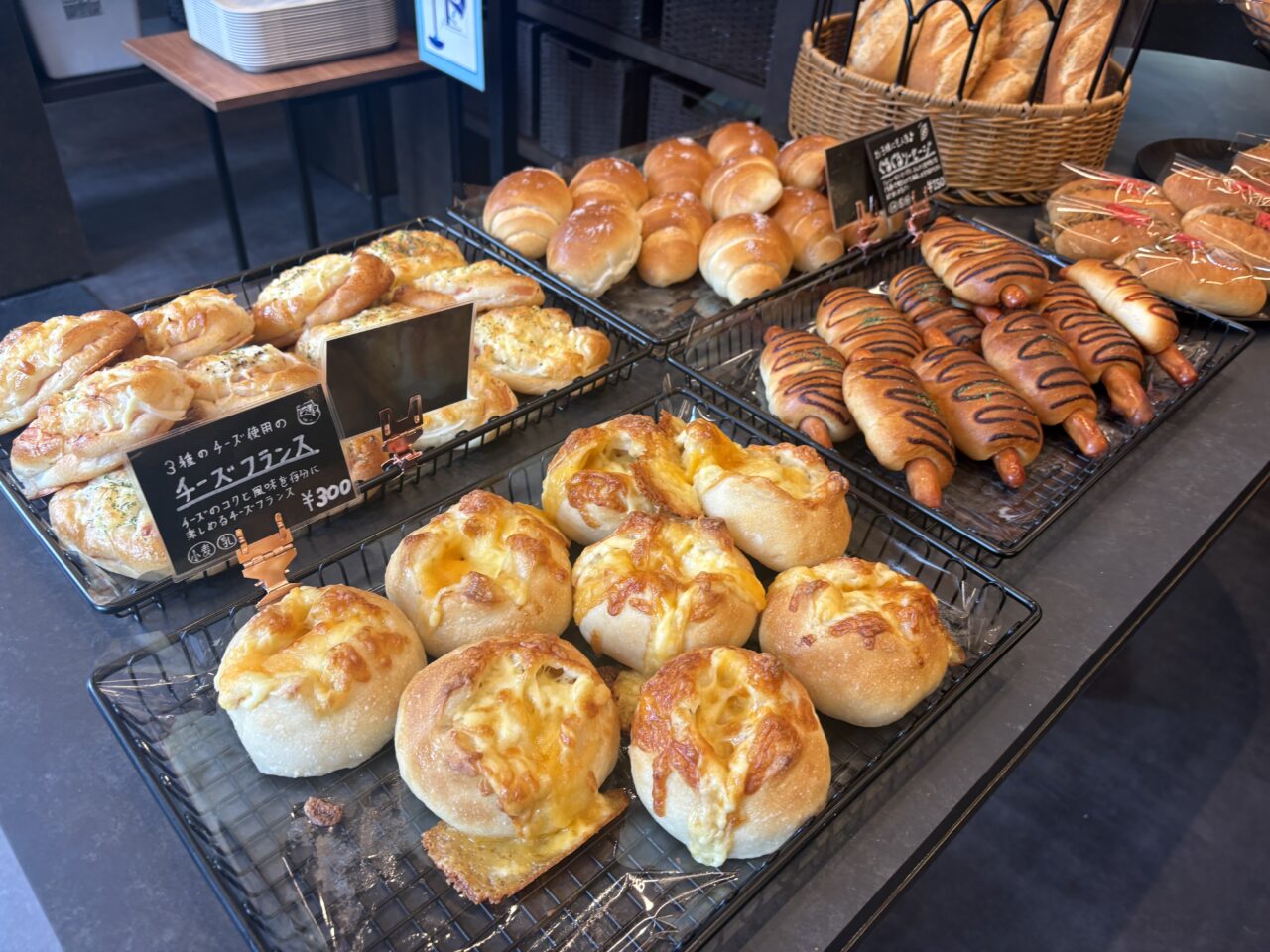 新小岩で移転リニューアルオープンしたパン屋あんです