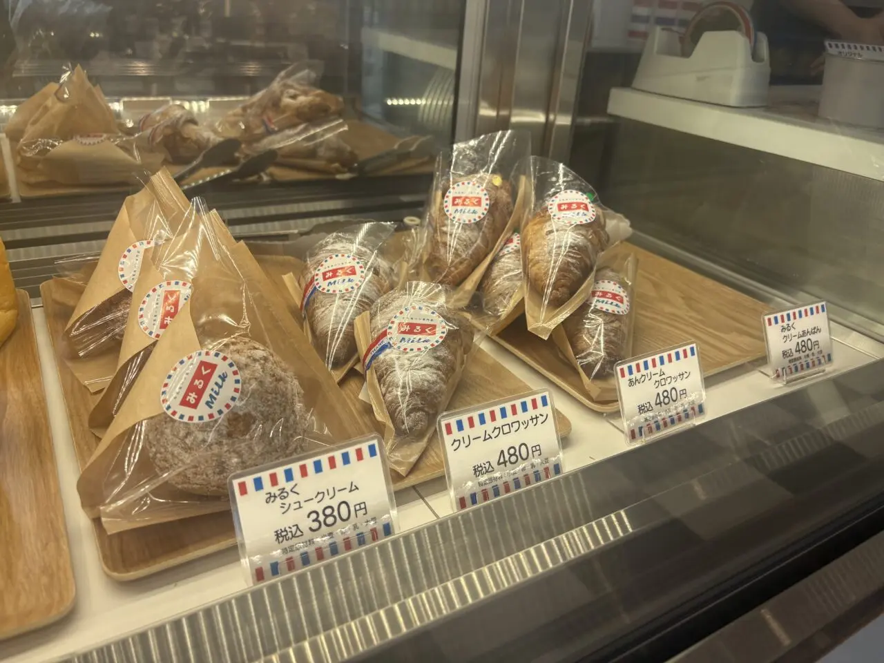 ソフトクリームとパンのみるくが小岩にオープン